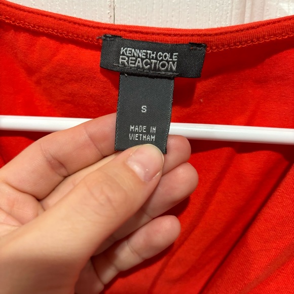 KENNETH COLE REACTION Women’s Short Sleeve V Neck Shirt Top - red/orange, size S - Picture 3 of 4